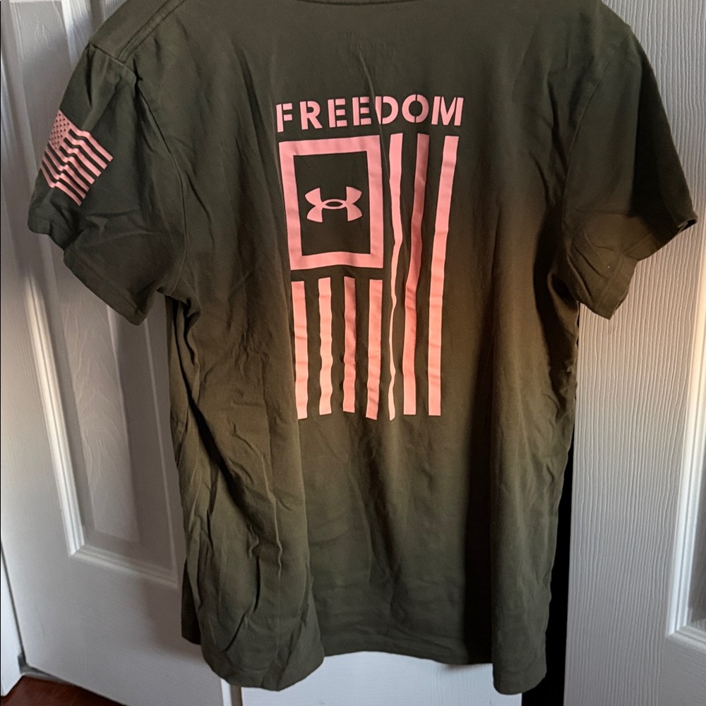 Under Armour Dark Green T-Shirt with Pink Accents - Picture 3 of 3
